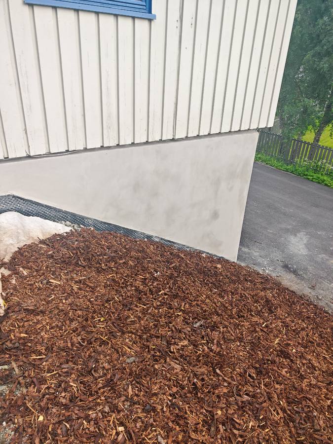 Ferdig utvendig puss på grunnmur